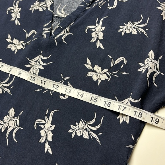 Forever 21 Navy Blue VNeck Dress w/ White Orchid Allover Print, Sz M - Picture 9 of 11